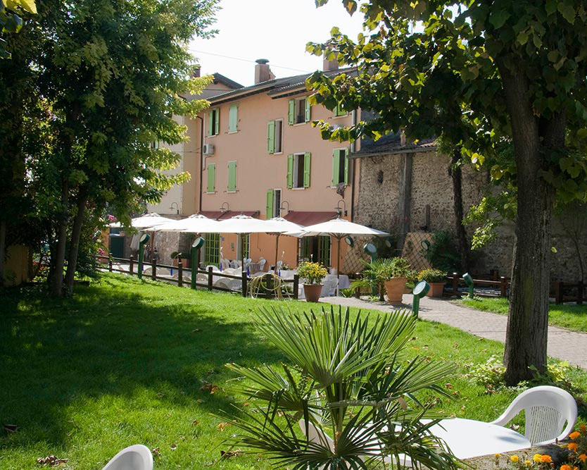 il giardino dell'albergo